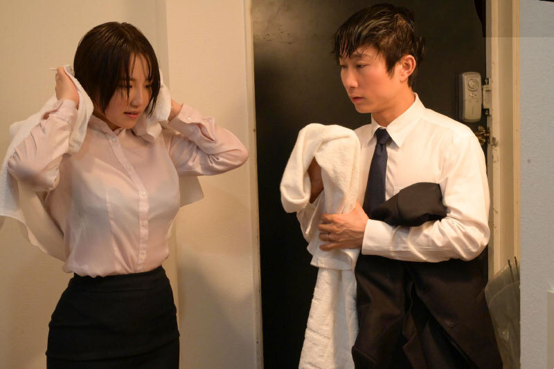 EBOD-997 Shelter from the rain with the boss's secretary