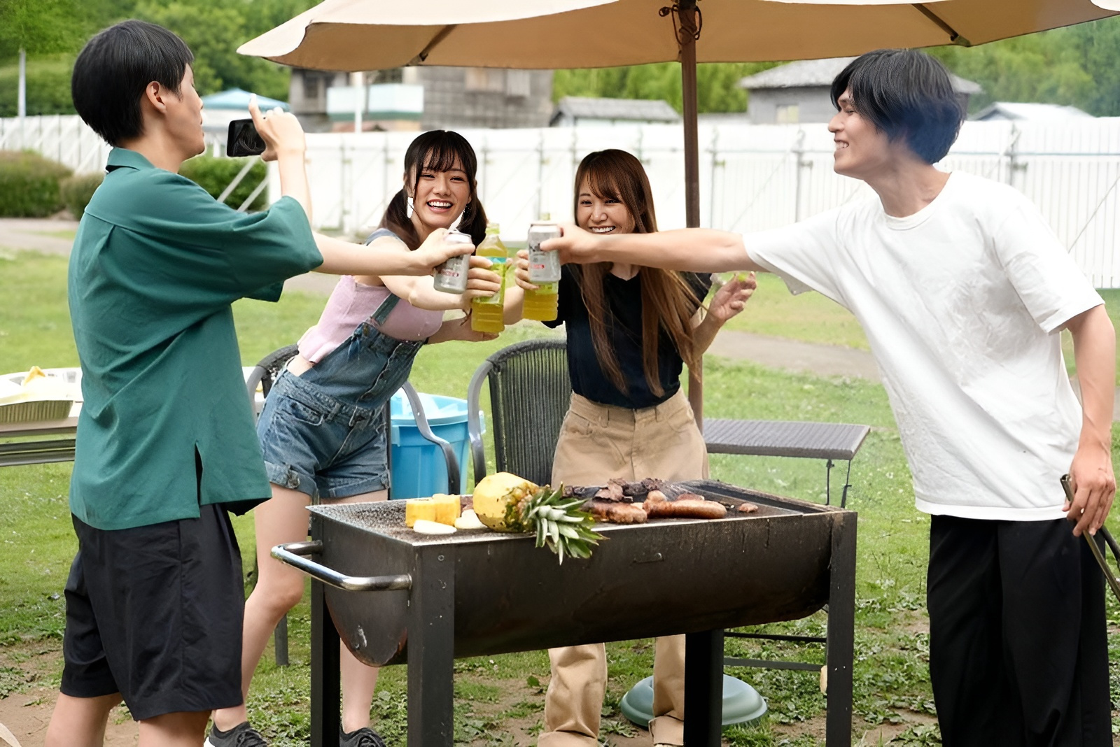 MIDV-266 A memorable picnic with best friends