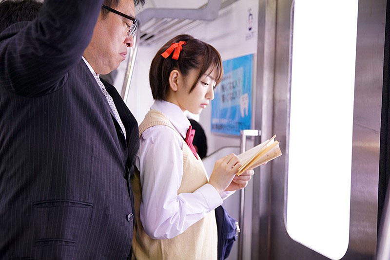 MUDR-013 Female student on the subway